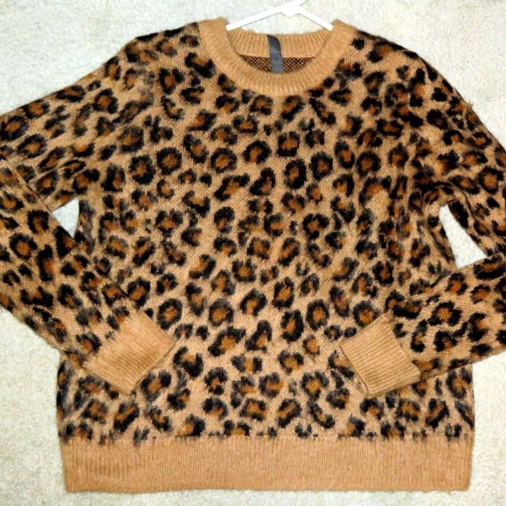 Francesca's Alya Animal Print Fuzzy Crewneck Pullover Sweater Size Small EUC